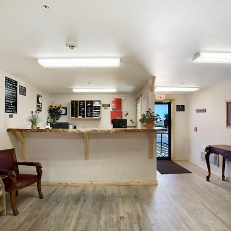 Super 8 By Wyndham Powell Hotel Interior photo
